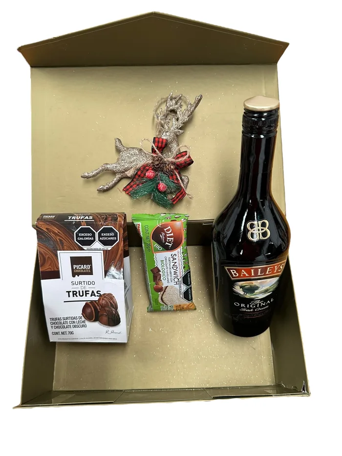 Armado y empaque de canastas de regalo en taller